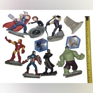 Disney infinity lot: Ironman Tower Hulk Nick Fury Captain America Thor Hawkeye
